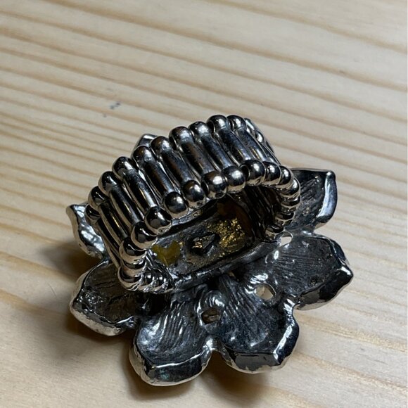 Large Statement Rhinestone Flower Stretch Ring - Picture 4 of 4